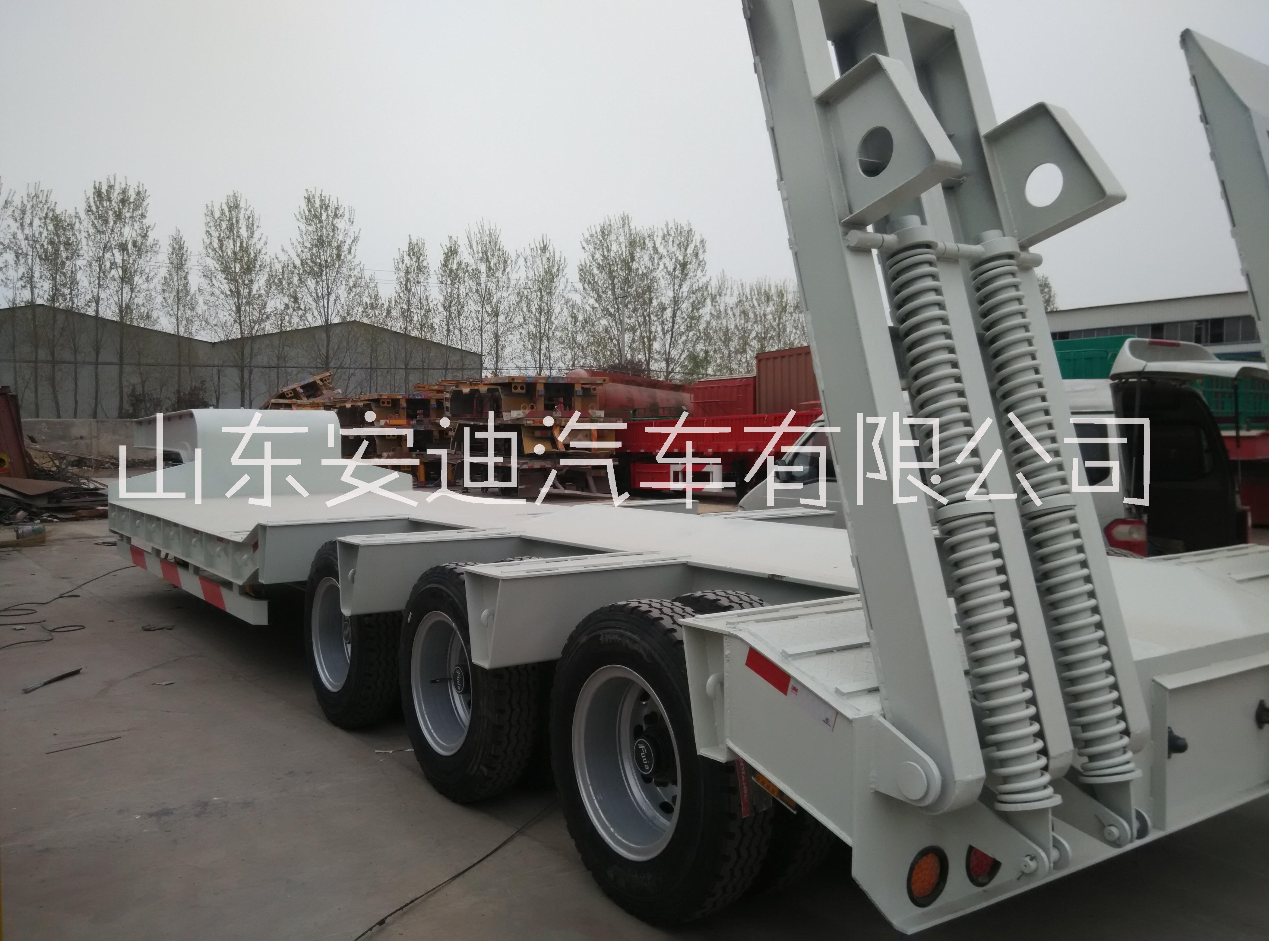安迪牌WZY9400TDP重型低平板運輸半掛車