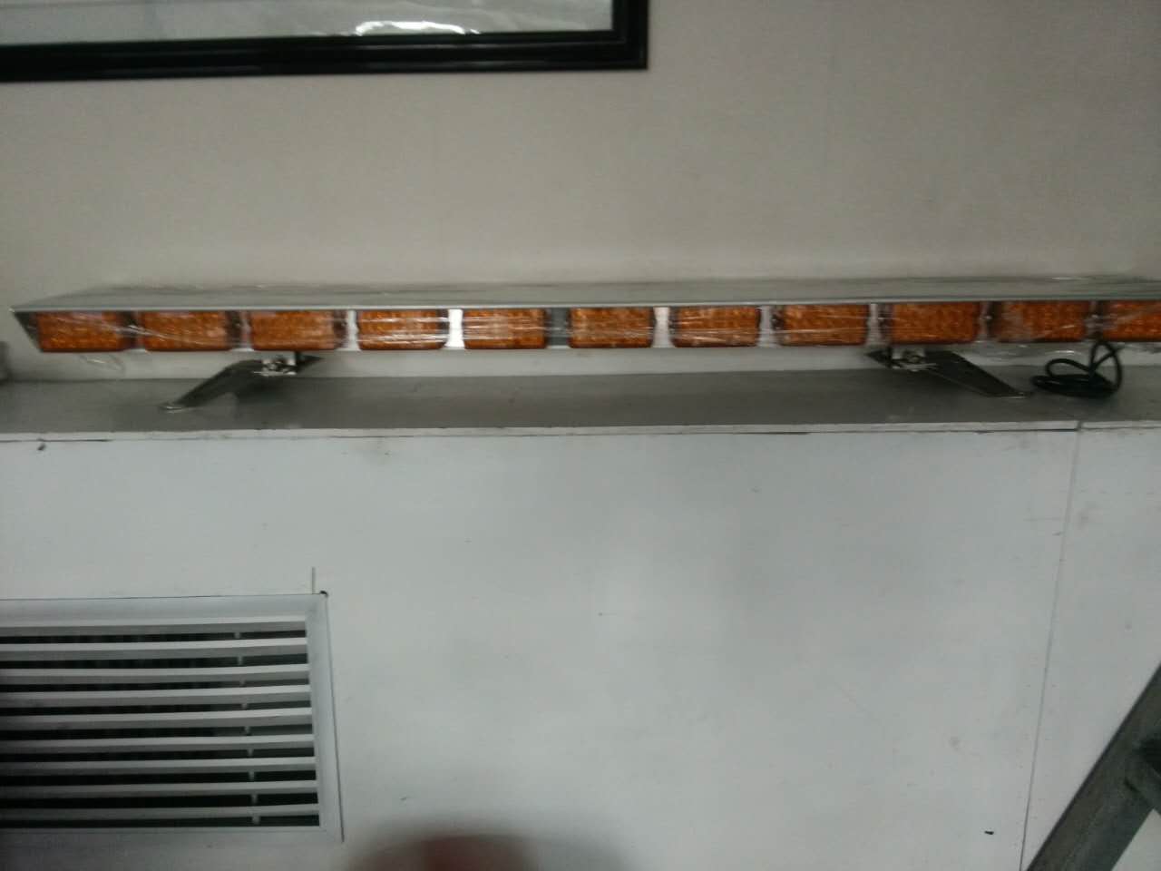 廠家直銷甘肅威盾全黃6000H新款長排爆閃信號燈