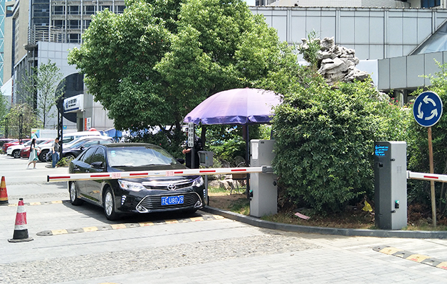 江蘇地區(qū)停車場(chǎng)智能電動(dòng)道閘德亞供應(yīng)