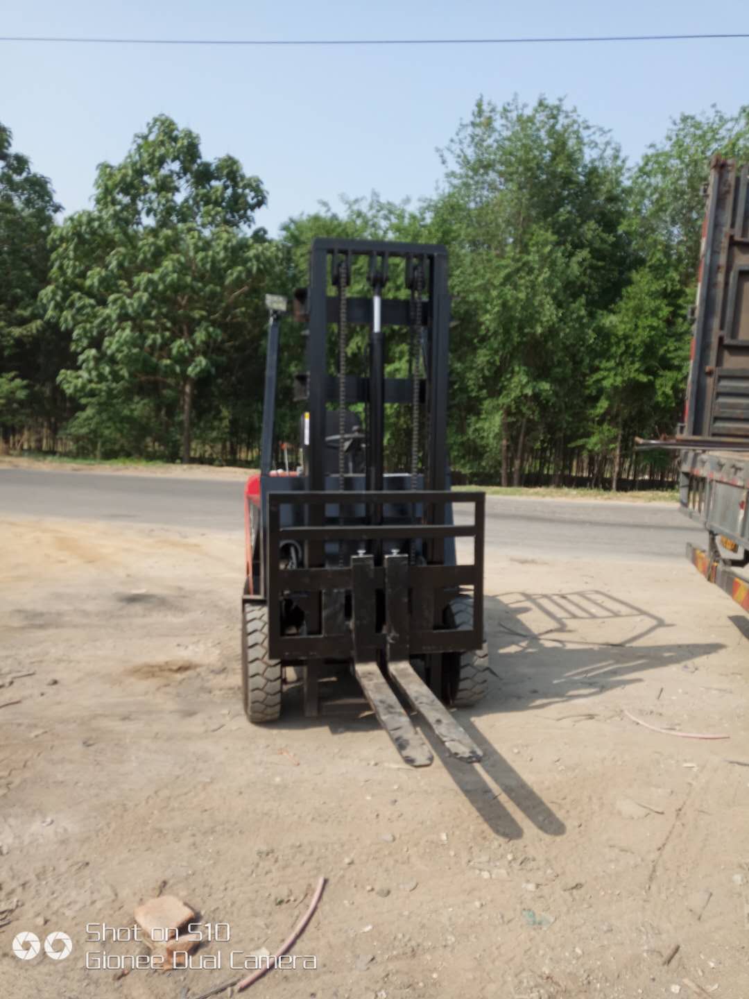 叉車市場行情 坐駕式叉車制造商 專業(yè)叉車供應(yīng)商  電動叉車1.5T2T