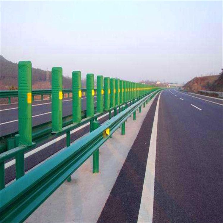 *鍍鋅板波形護(hù)欄 兩波三波防撞欄板 高速公路W型護(hù)欄