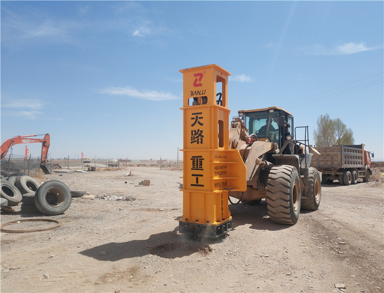 長(zhǎng)期供應(yīng)高速液壓夯實(shí)機(jī)生產(chǎn)廠家，威海專業(yè)生產(chǎn)高速液壓夯實(shí)機(jī)廠家，威海高速液壓夯實(shí)機(jī)租賃電話