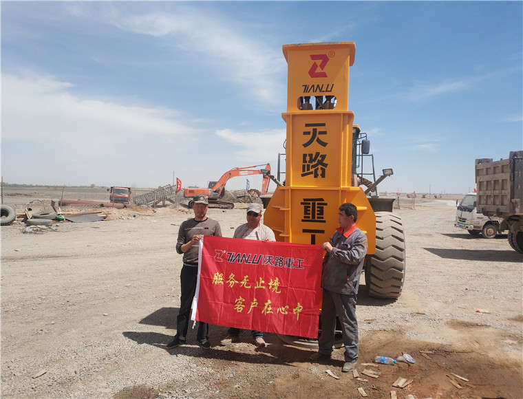 長(zhǎng)期供應(yīng)高速液壓夯實(shí)機(jī)生產(chǎn)廠家，威海專業(yè)生產(chǎn)高速液壓夯實(shí)機(jī)廠家，威海高速液壓夯實(shí)機(jī)租賃電話