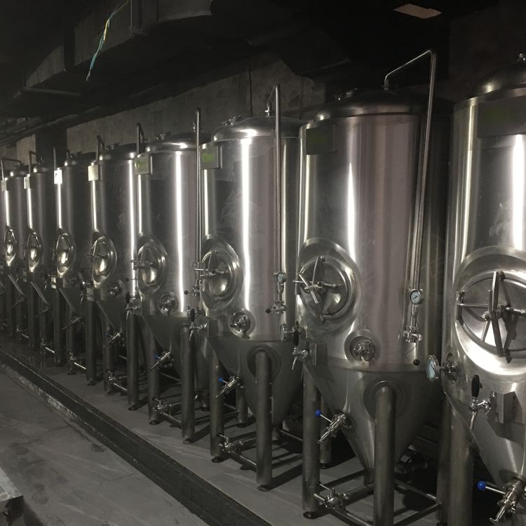 中小型精釀啤酒設(shè)備，鮮啤酒制造設(shè)備