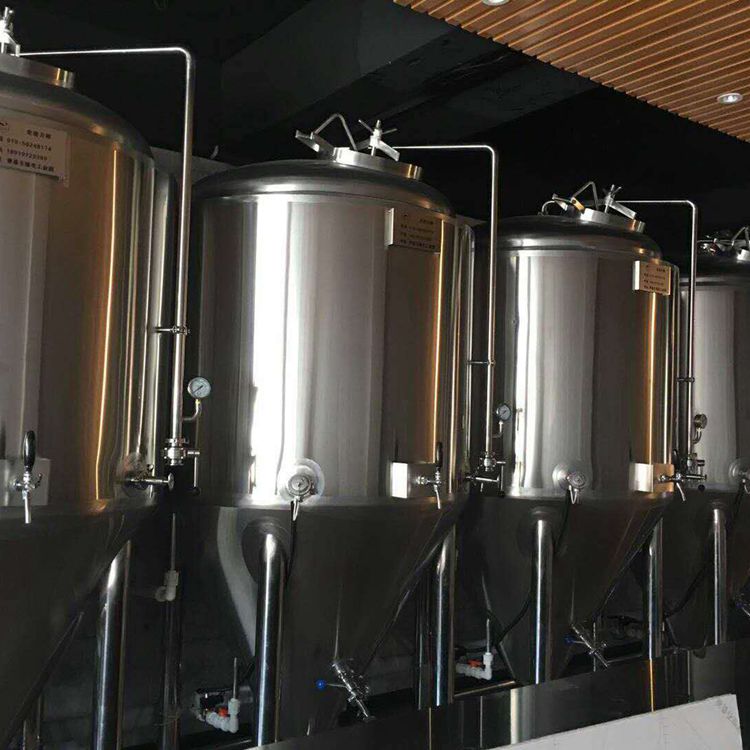中小型精釀啤酒設(shè)備，鮮啤酒制造設(shè)備