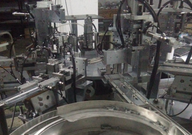 頂扣自動組裝機(jī) 報價 廣州生產(chǎn)廠家  頂扣壓尾巴機(jī) 自動化設(shè)備 零售 組裝機(jī) 自動裝配機(jī) 頂扣生產(chǎn) 頂扣自動組裝機(jī)