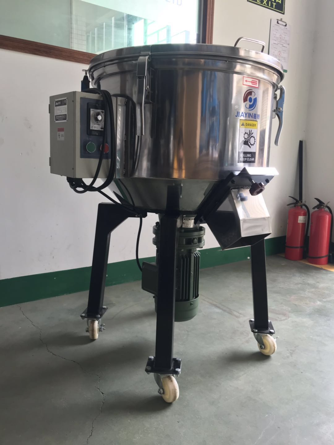 供應不銹鋼混料機  100KG立式混料機  塑料顆粒色粉混料機