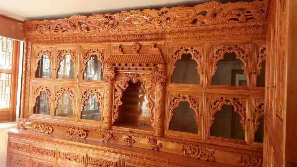 成都藏式沙發(fā)，茶幾，床，佛龕