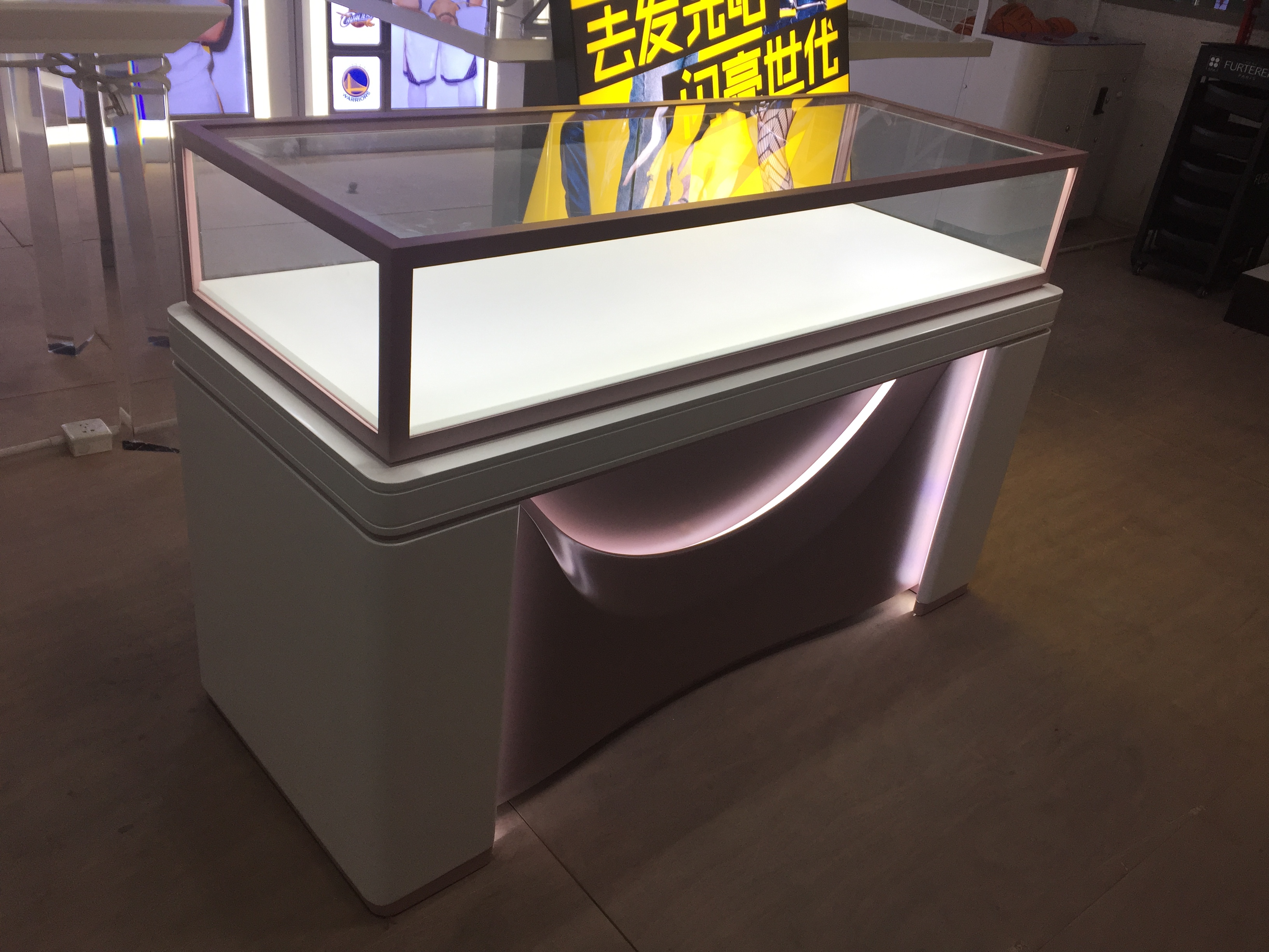 珠寶展示柜定制廠家香港珠寶專柜不銹鋼珠寶展示柜定制廠家