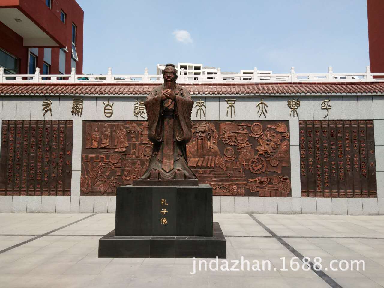 城廠家直銷城市玻璃鋼雕塑人物玻璃鋼
