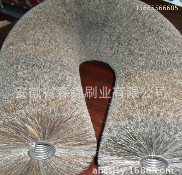 廠家批發(fā)纏繞式刷輥，彈簧毛刷輥，毛刷條纏繞毛刷。歡迎訂購