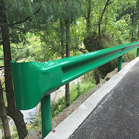 廠家直銷綠色波形護(hù)欄_價格