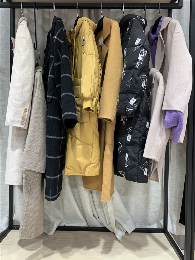 供應(yīng)紛漫品牌折扣店貨源廣州折扣女裝批發(fā)