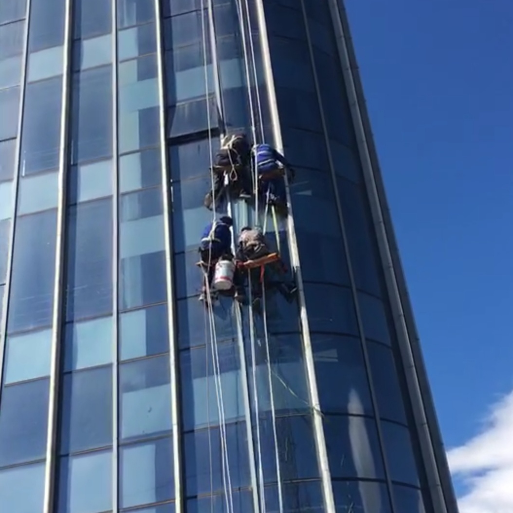 高空換玻璃、窗戶玻璃更換、幕墻玻璃安裝、北京吊繩玻璃拆除、外墻換玻璃