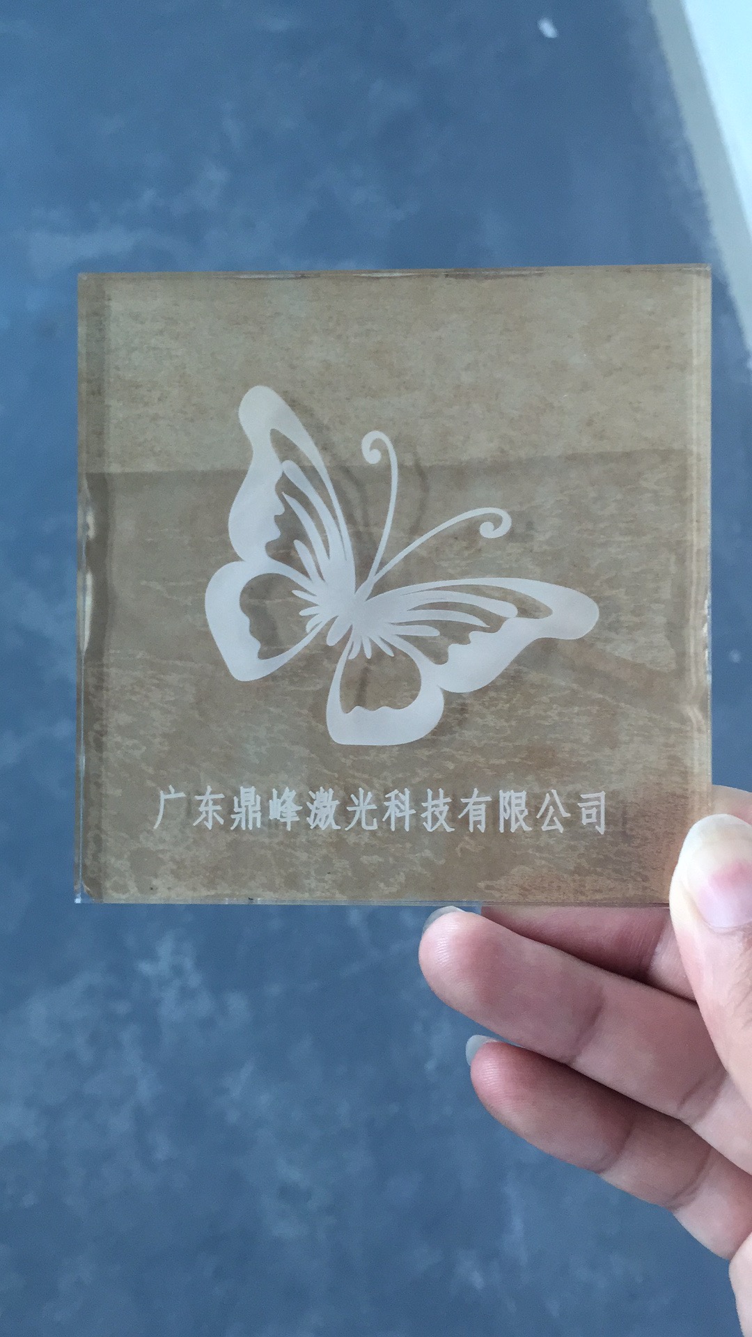 亞克力激光打標(biāo)機(jī)廠家電話(huà)供應(yīng)商直銷(xiāo)供就報(bào)價(jià) 【廣東鼎峰激光科技有限公司】