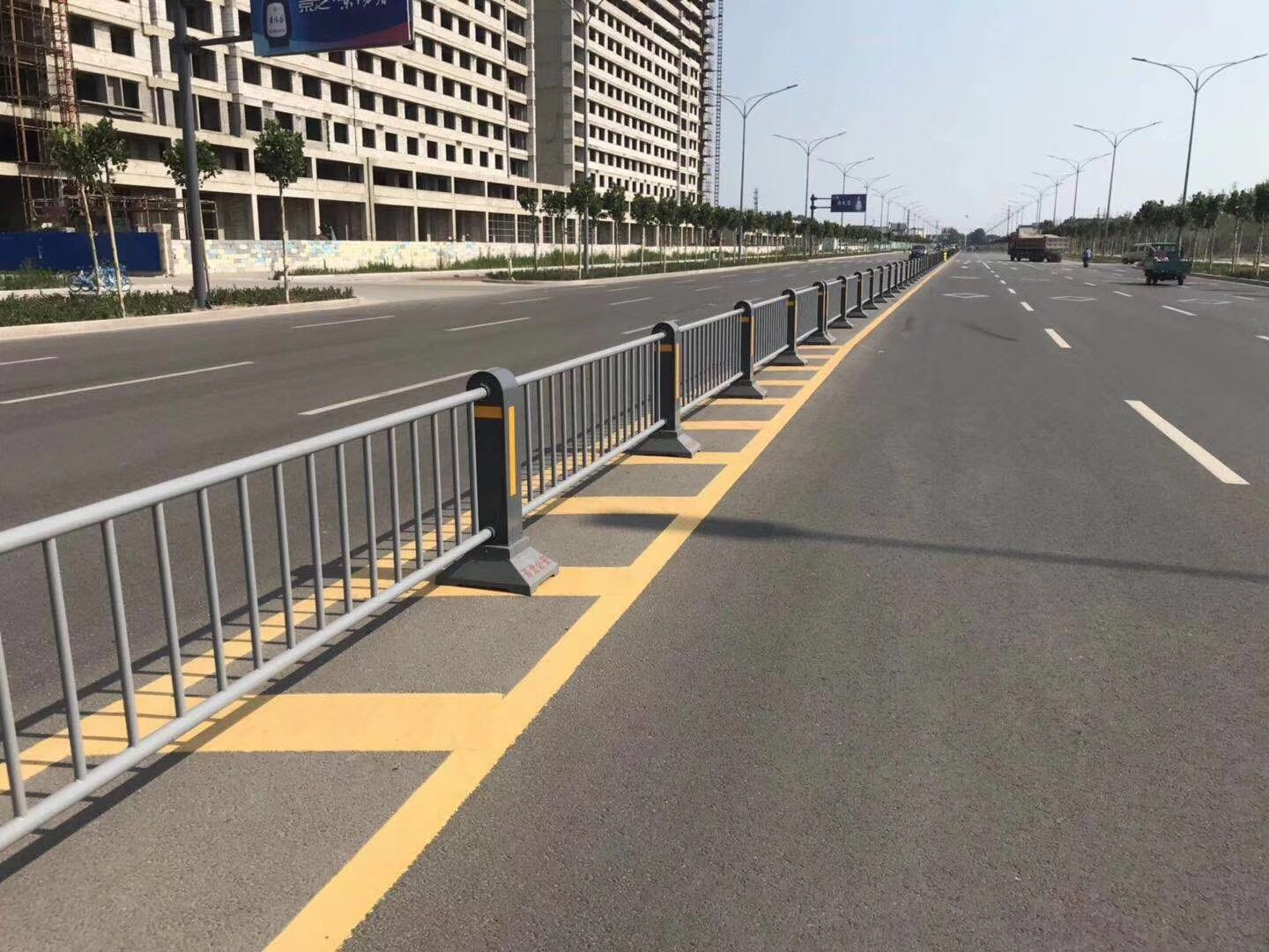 道路隔離護(hù)欄4 報價 直銷 生產(chǎn)廠家 哪家好 電話 供應(yīng)商