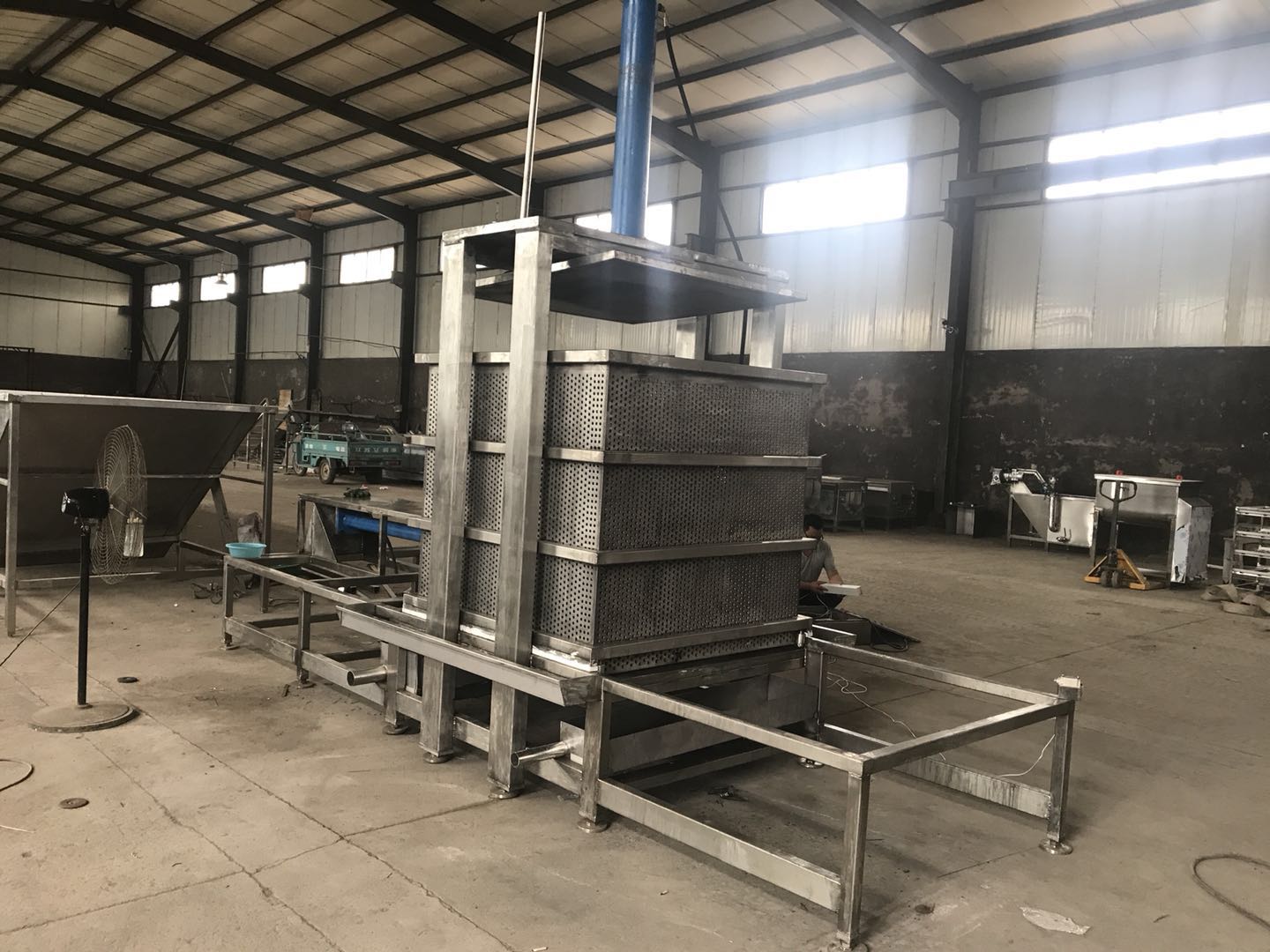 大型壓榨機(jī) 醬菜生產(chǎn)設(shè)備 諸城冠通廠家批發(fā)