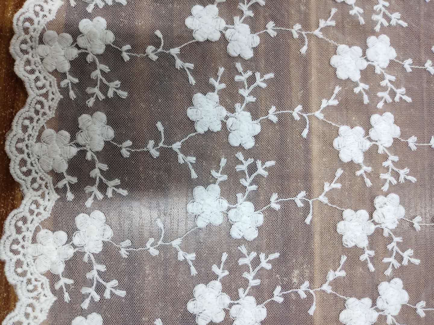 網(wǎng)布花邊刺繡滿幅，服裝花邊刺繡面料