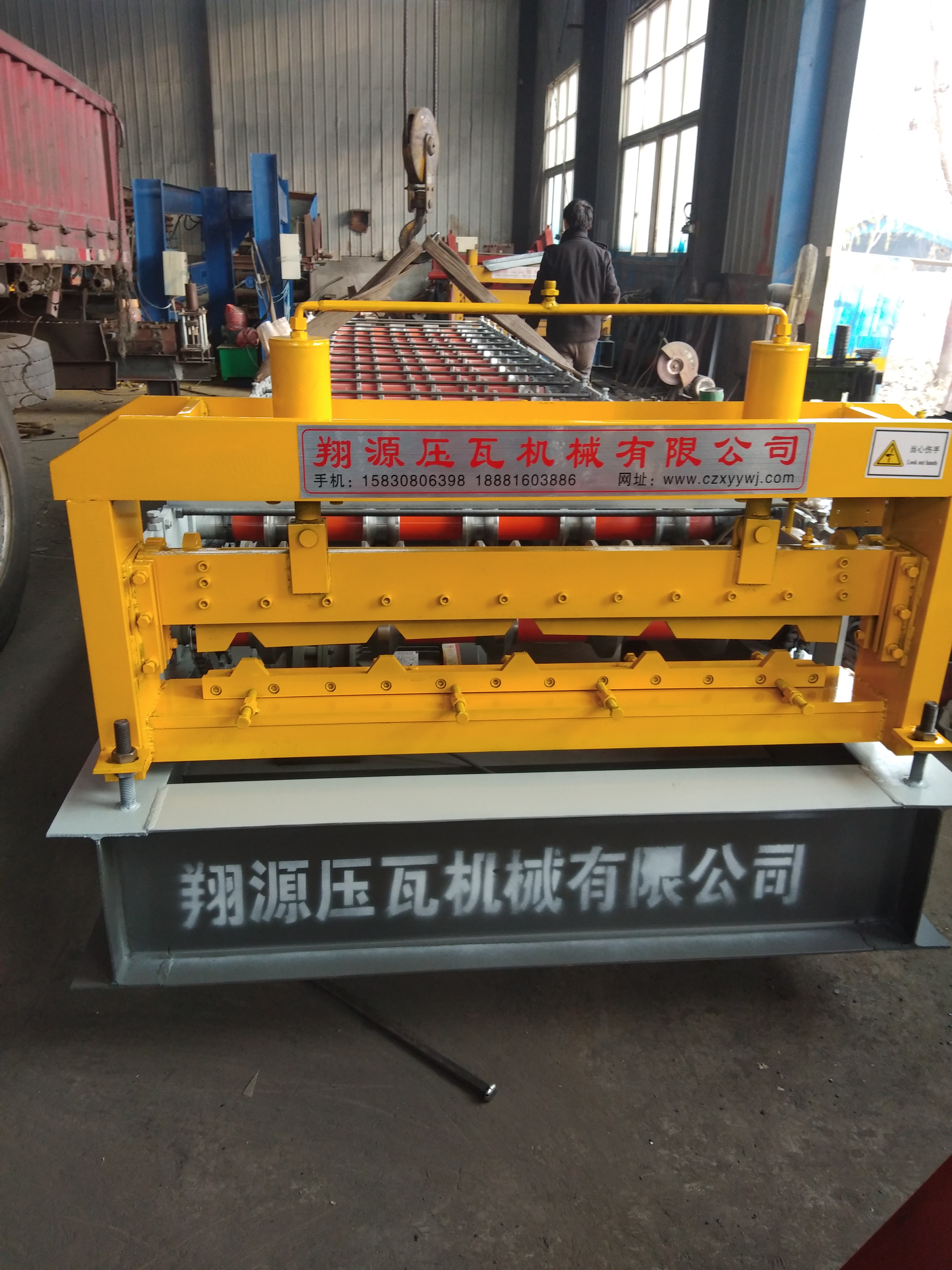 單層840壓瓦機(jī)彩鋼瓦設(shè)備廠家直銷   四川綿陽單層840壓瓦機(jī)