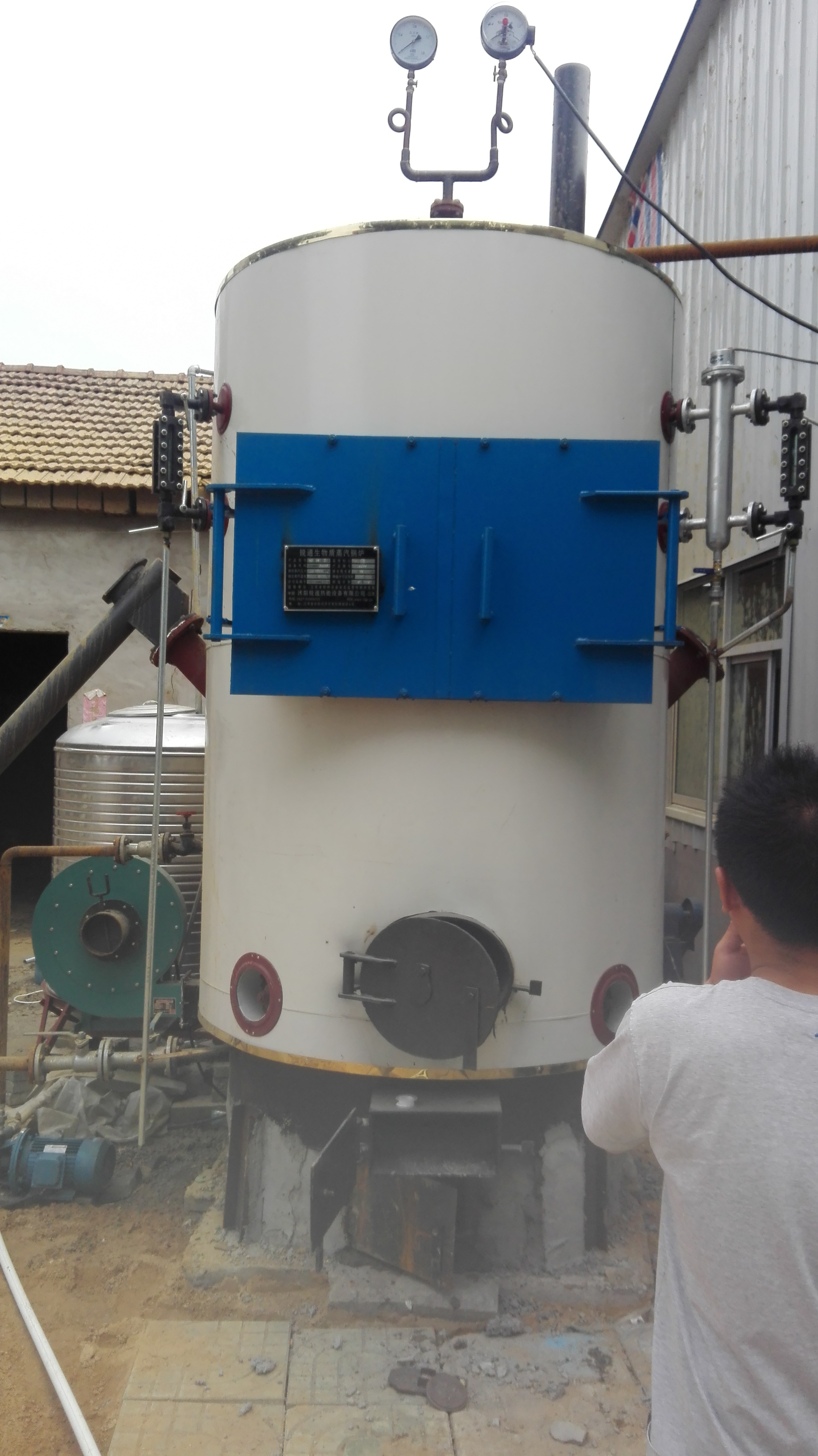 亳州立式0.98噸蒸汽生物質(zhì)鍋爐廠家直銷