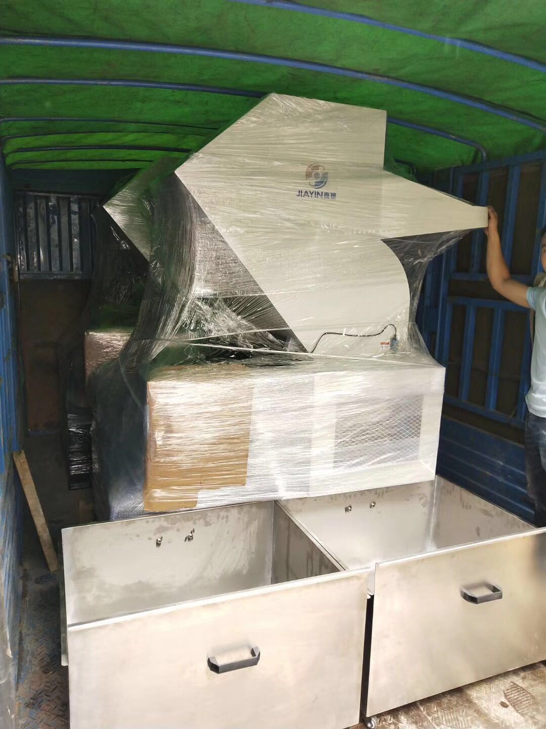 供應(yīng) 廣州大型塑料粉碎機(jī)廠家800型粉碎機(jī)價格