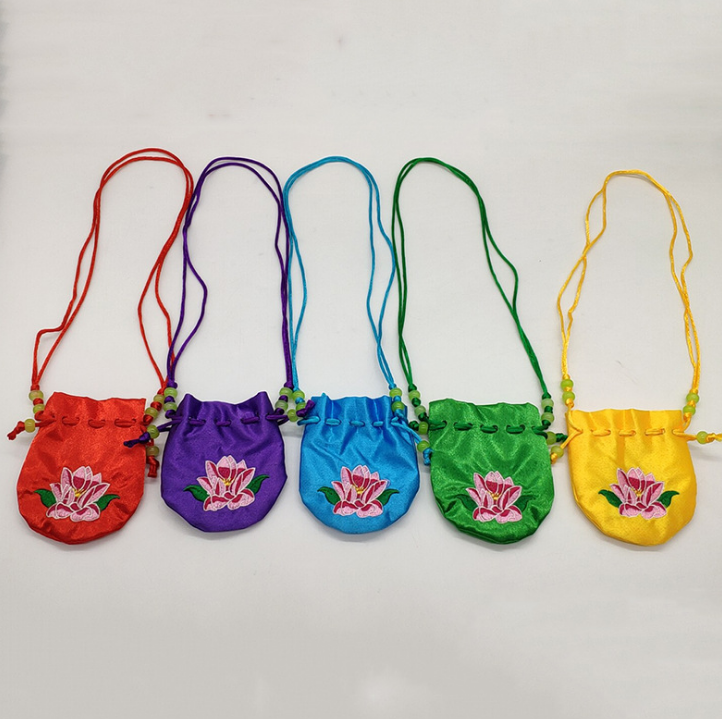 傳統(tǒng)漢服宮廷古風荷包隨身香囊 絲綢香包民族風布藝繡品批發(fā)