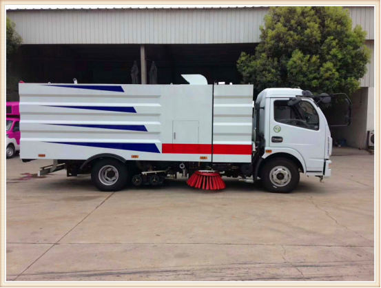 東風(fēng)多利卡洗掃車，東風(fēng)多利卡洗掃車配置，東風(fēng)多利卡多功能掃路車圖片，東風(fēng)多利卡多功能路面掃路車廠家