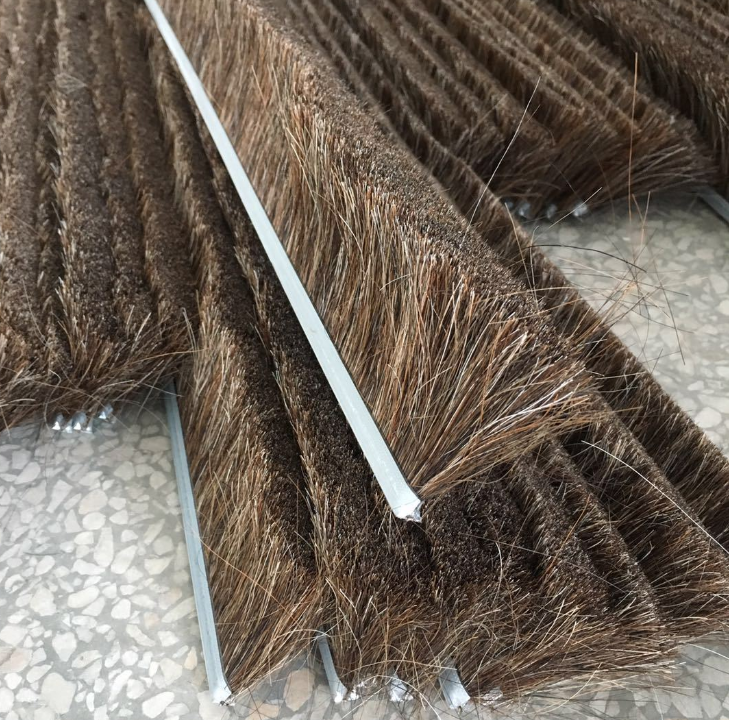 廠家直銷豬鬃條刷 工業(yè)防塵密封各類鋁合金底座毛刷條可定制