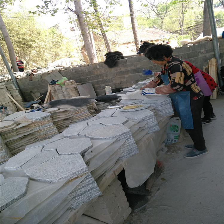 河南花崗巖拼板 亂拼石 碎拼供應(yīng)