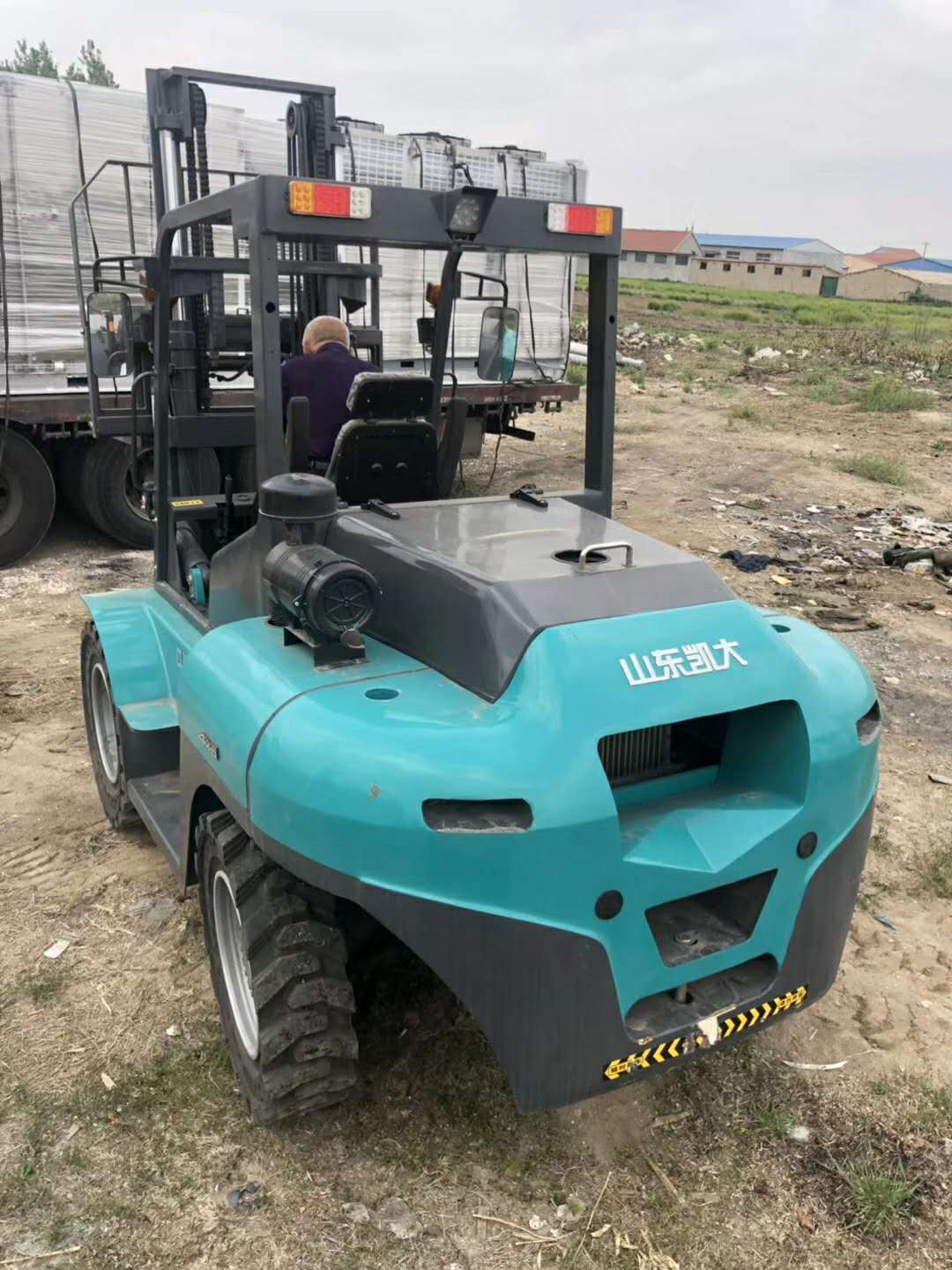 越野叉車供應商 山東越野叉車報價 山東越野叉車批發(fā) 山東越野叉車生產(chǎn)廠家 山東越野叉車哪家好 4噸四驅(qū)越野叉車 全時四驅(qū)