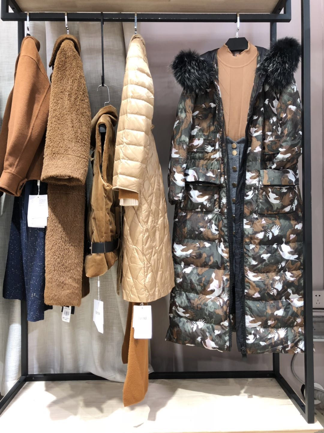 珞炫品牌折扣女裝批發(fā)貨源哪家好