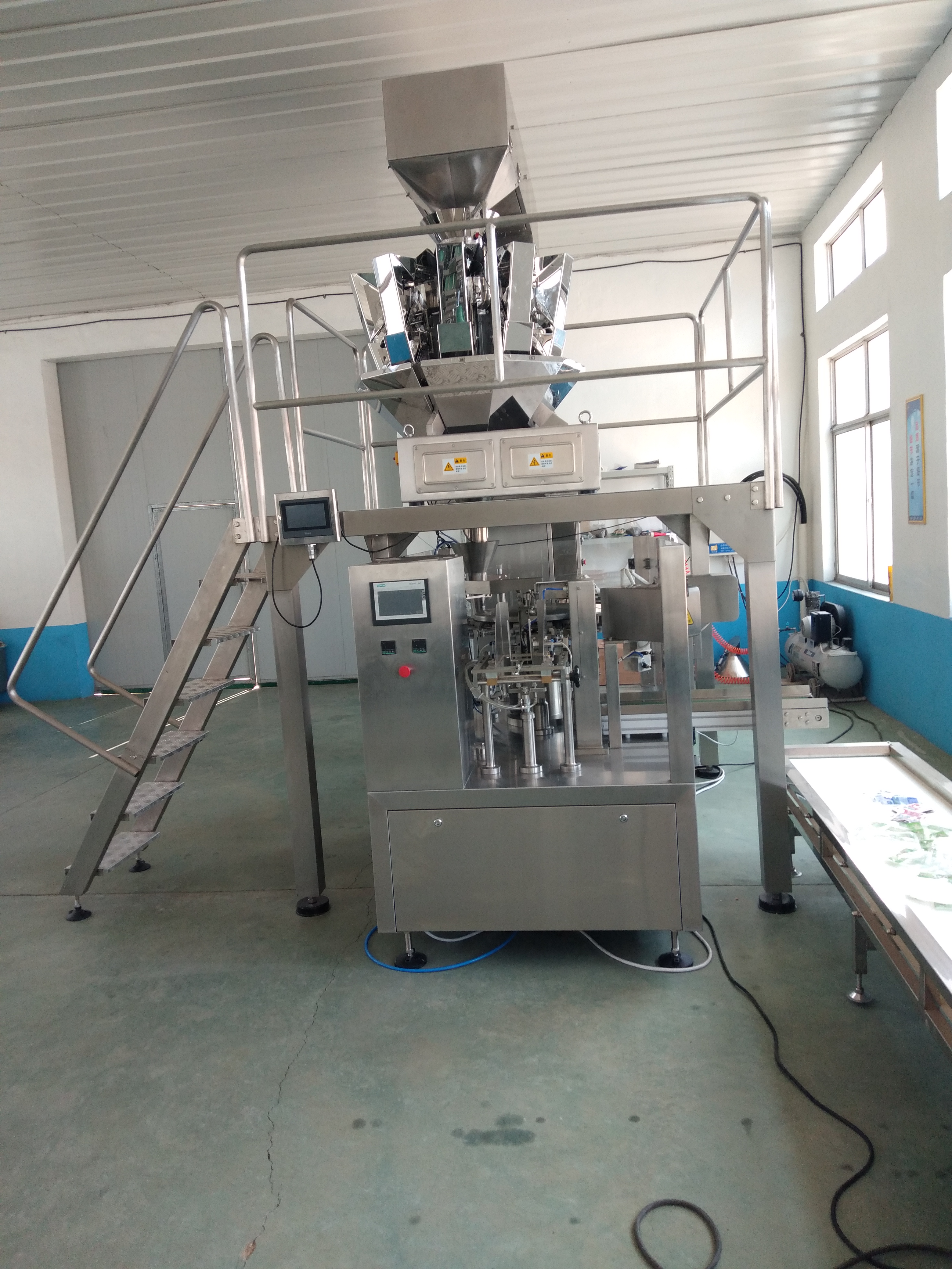 廠家直銷全自動給袋式真空包裝機 定量稱裝 z型上料器