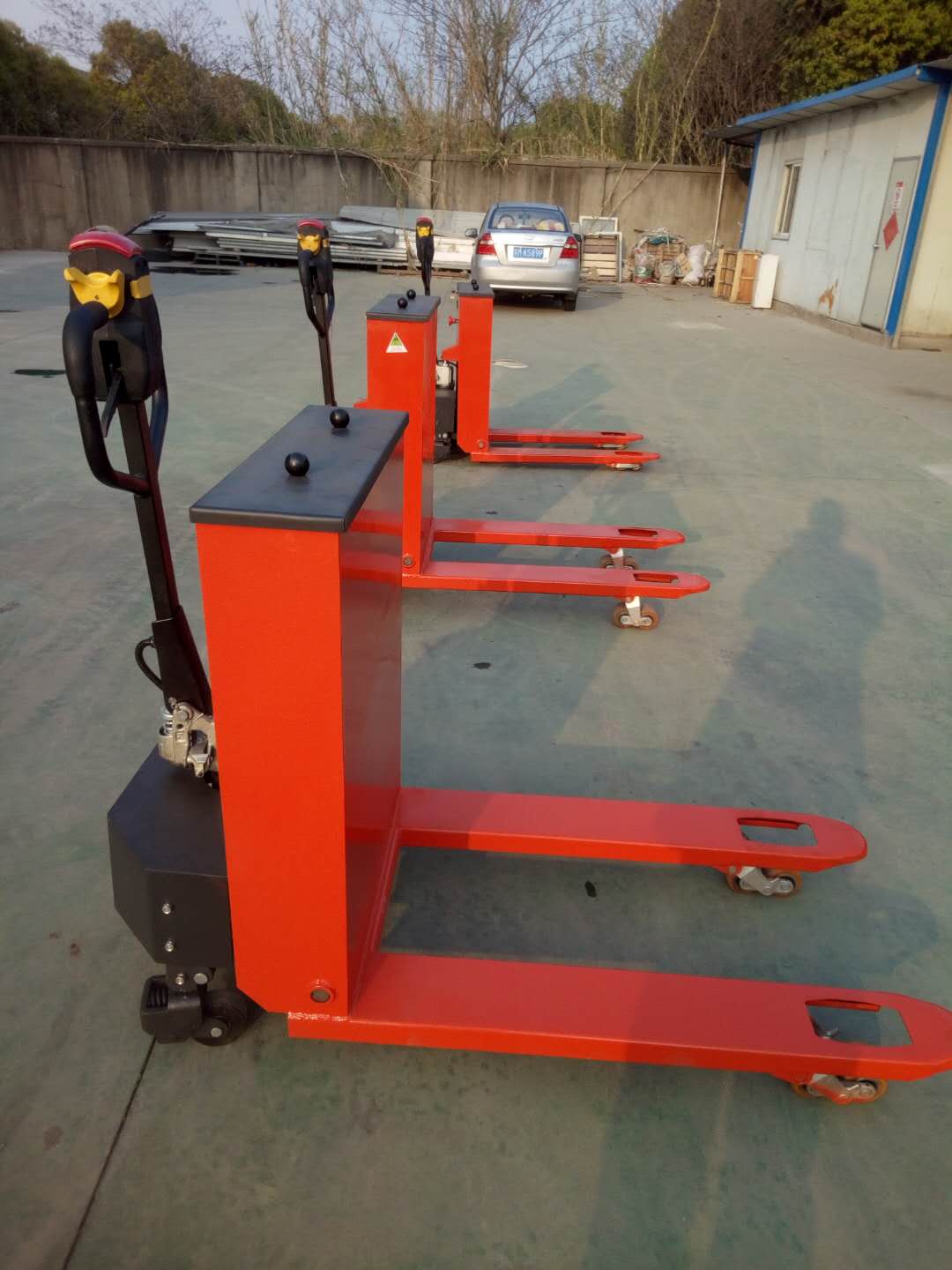 廠家直銷 半電動(dòng)搬運(yùn)車 半電動(dòng)非標(biāo)搬運(yùn)車