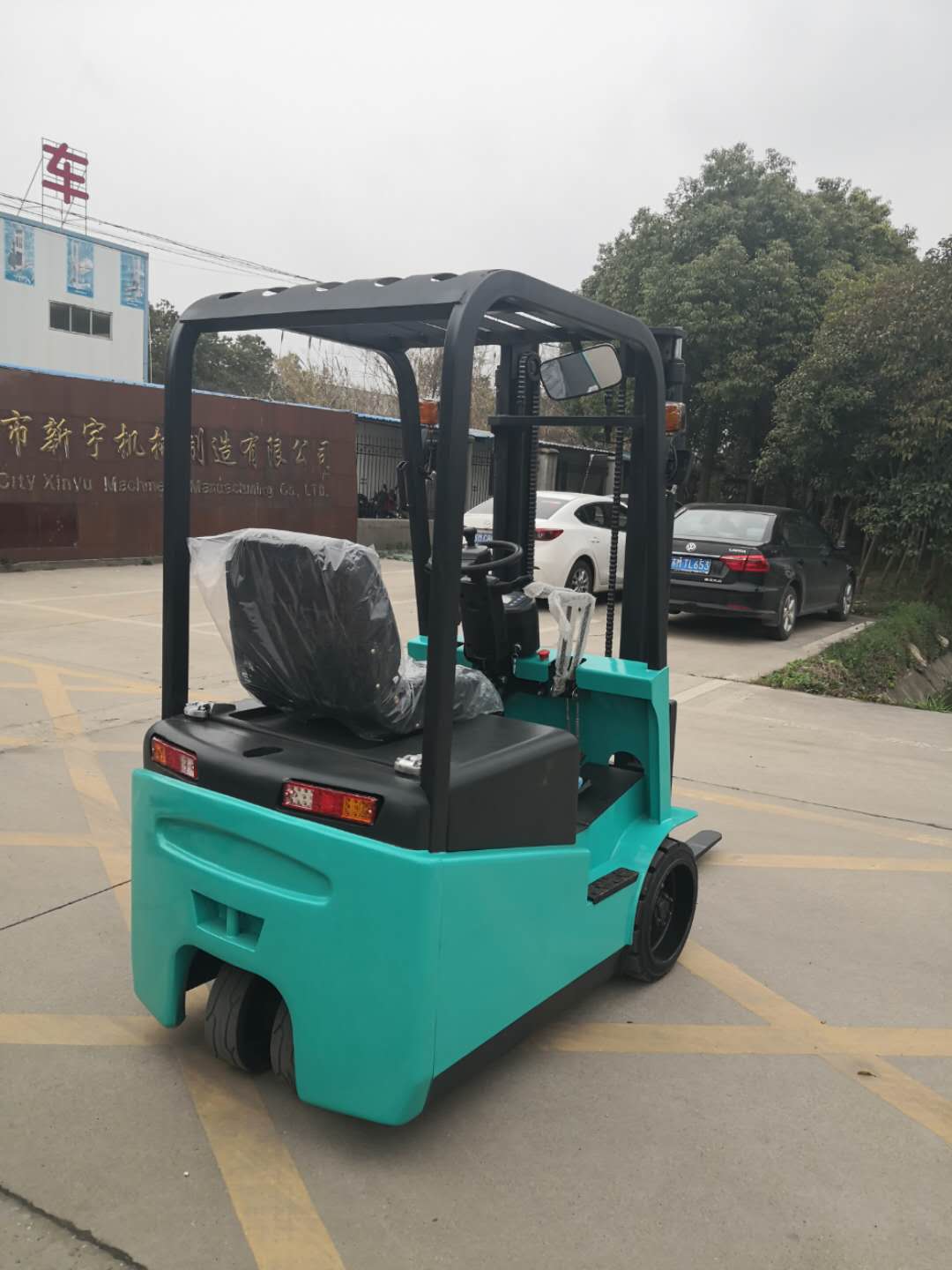 三輪座駕式叉車 1T三輪電動(dòng)堆高車