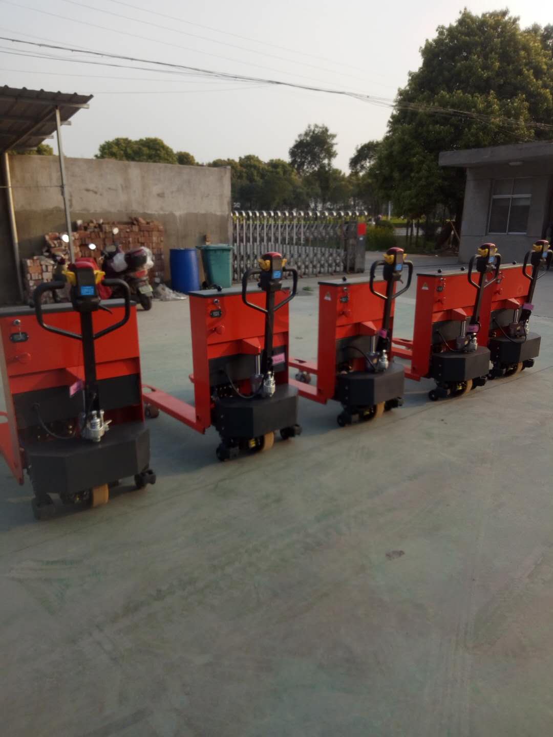 廠家直銷 半電動(dòng)搬運(yùn)車 半電動(dòng)非標(biāo)搬運(yùn)車