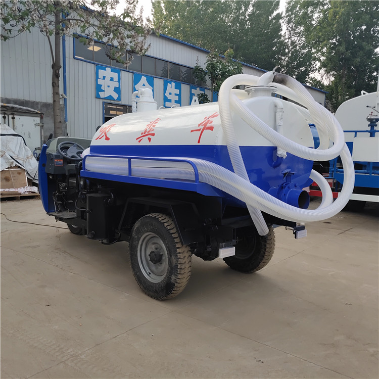 五征三輪吸糞車價(jià)格  半封閉18馬力小型吸糞車  SQB65-40/45真空吸糞泵抽糞車