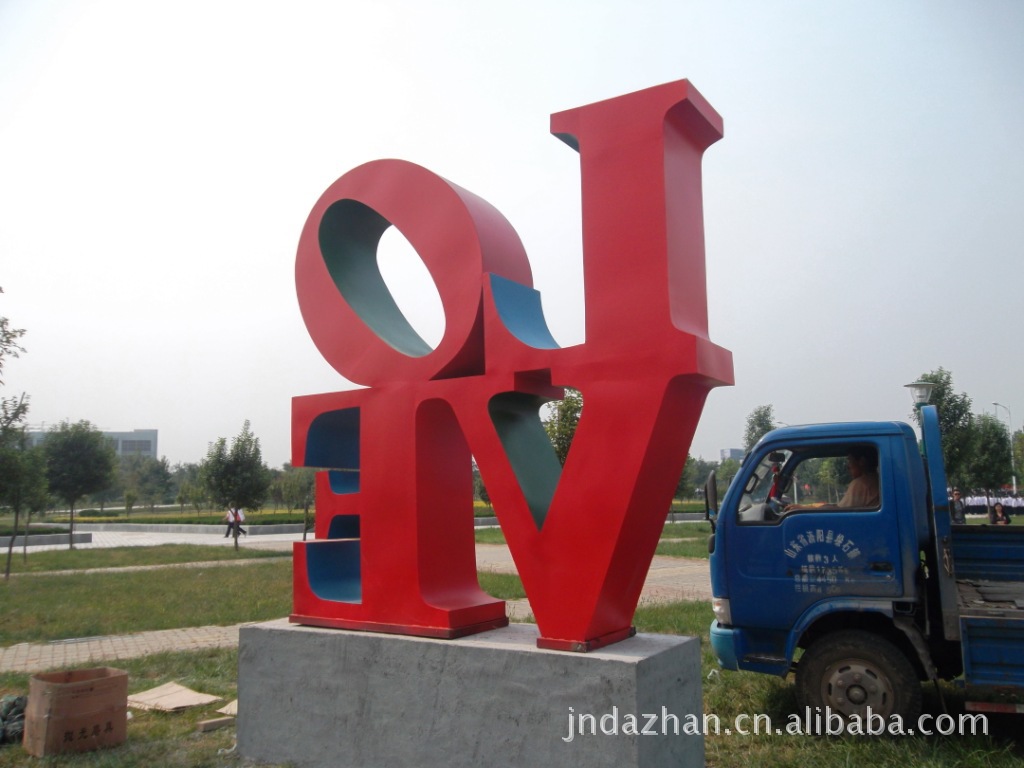 現(xiàn)代不銹鋼雕塑安裝效果圖不銹鋼現(xiàn)代雕塑的特點