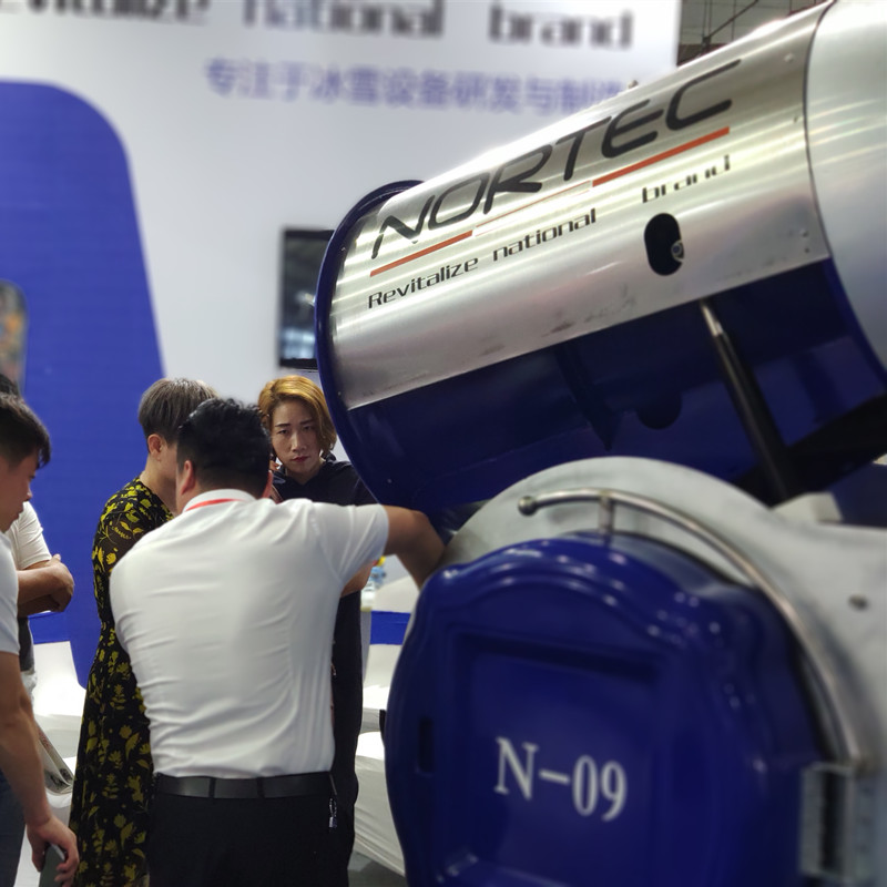 嬉雪樂園用小型人工造雪機(jī)價(jià)格好