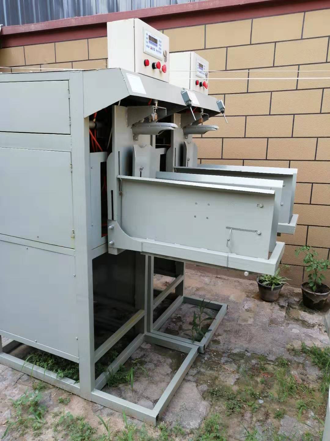 推袋式閥口計(jì)量包裝機(jī)稱重精準(zhǔn) 10-50KG干粉砂漿計(jì)量包裝*設(shè)備 氣吹式計(jì)量包裝機(jī)