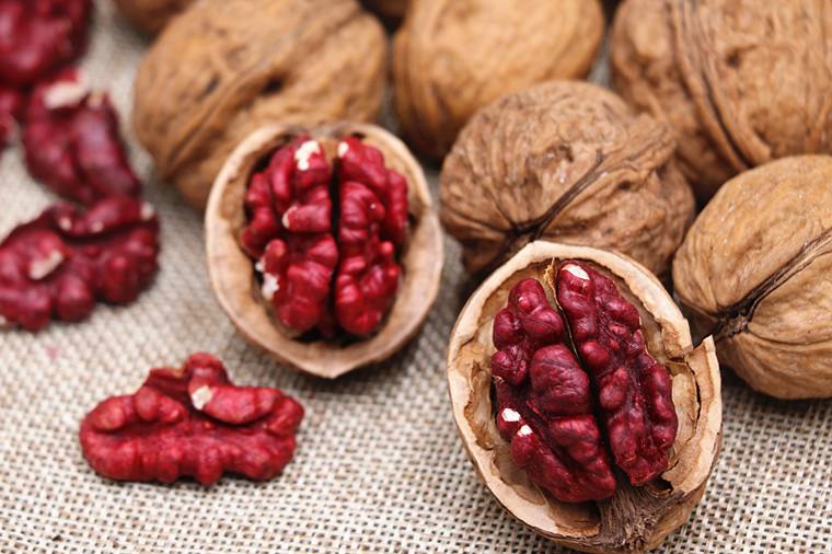 紫色果仁的核桃哪里有賣，紫仁核桃苗多少錢一顆