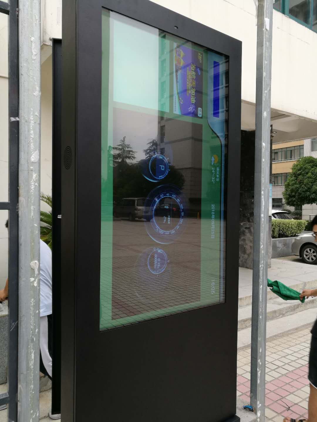 安徽合肥立式信息發(fā)布廣告屏 迅博明立式戶外信息發(fā)布廣告屏防水防霧防凍耐高溫