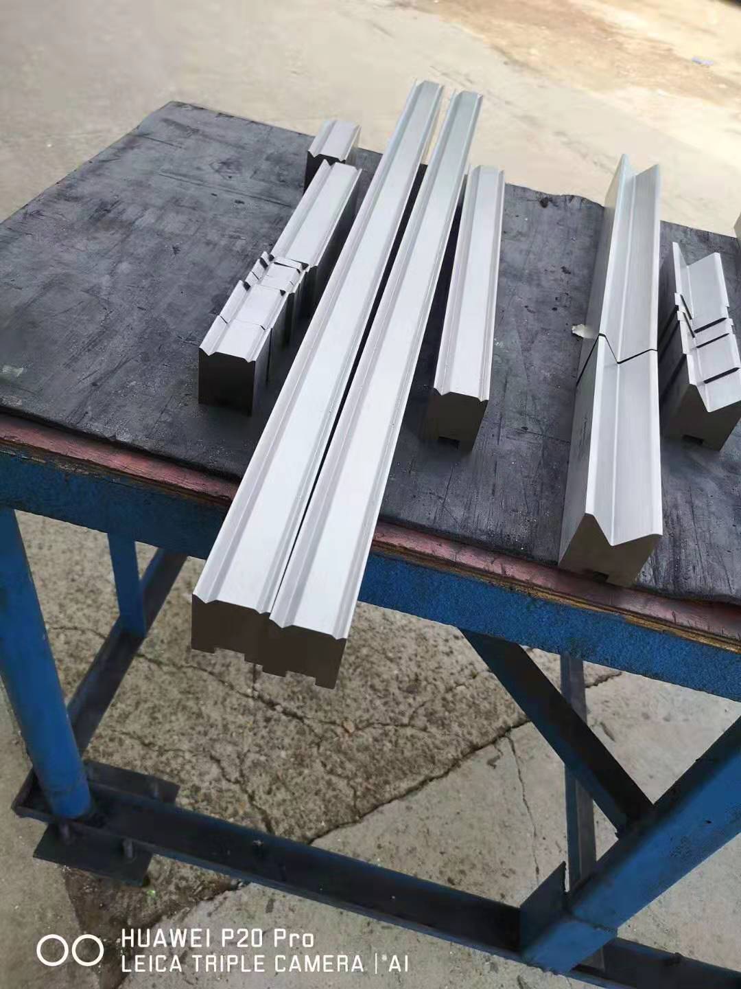 折彎機(jī)模具 江蘇折彎機(jī)模具 折彎機(jī)模具直銷商