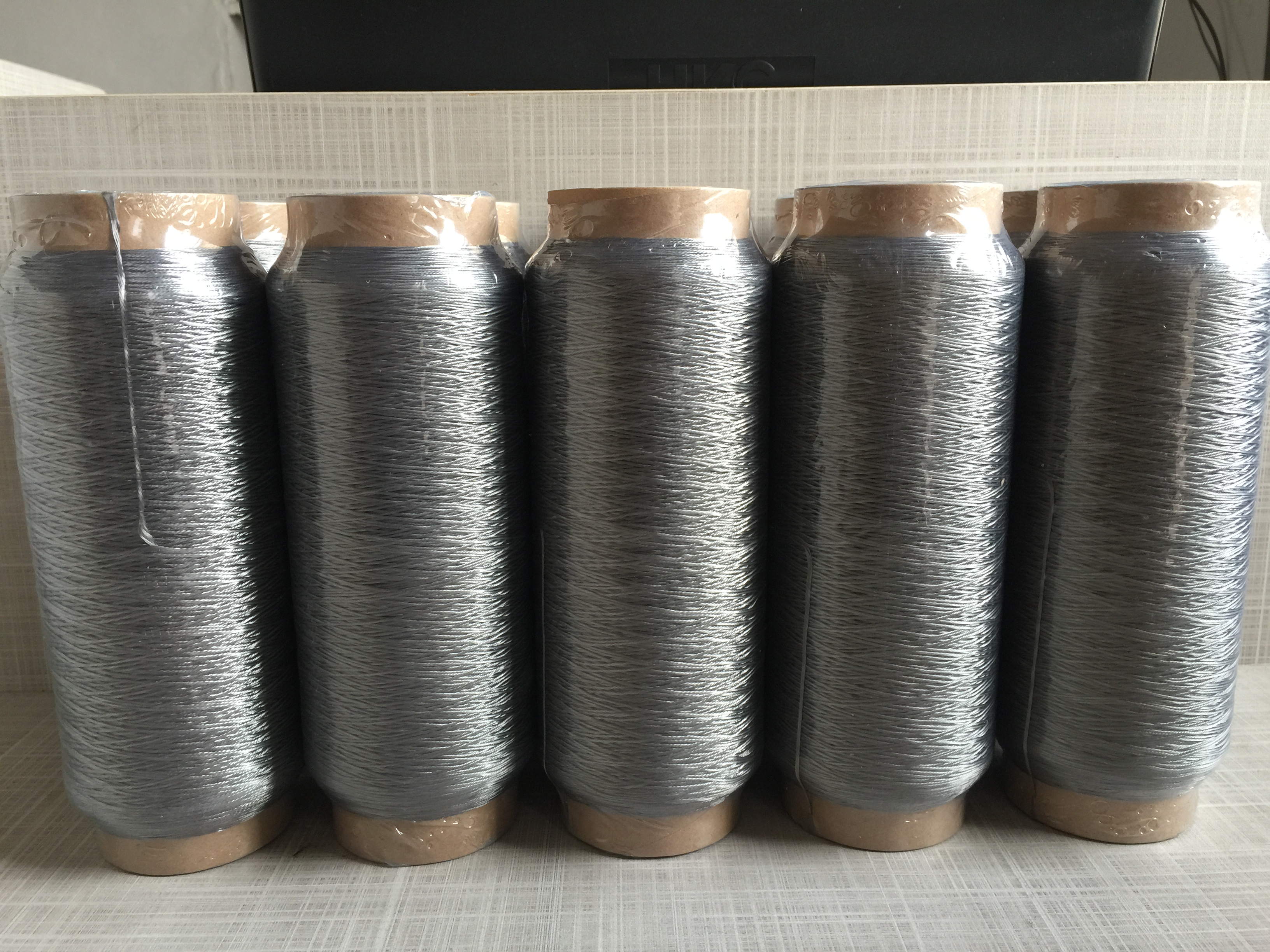 廠家供應(yīng)單捻高強(qiáng)拉力不銹鋼短纖紗線 耐磨易車縫耐高溫縫紉線金屬發(fā)熱線