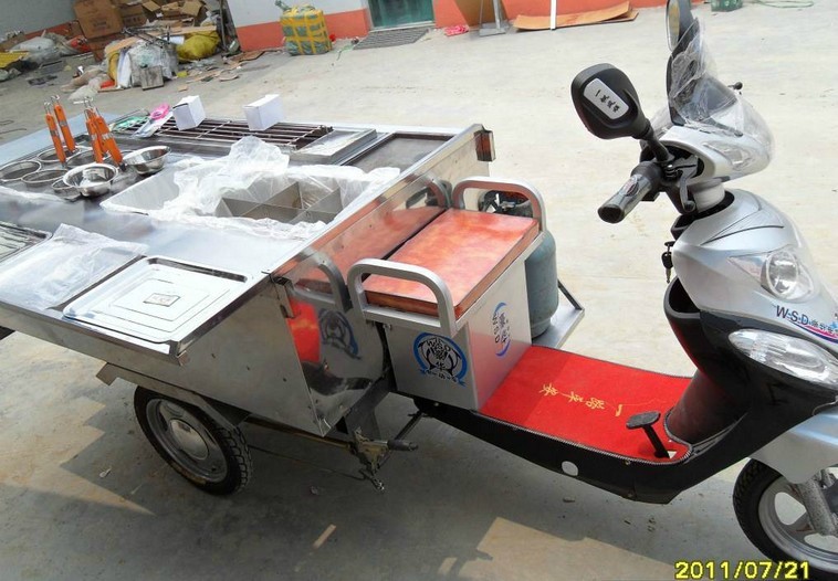 串串香小吃車技術(shù)學(xué)習(xí)    串串香小吃車加盟   一路飄香串串小吃車技術(shù)學(xué)習(xí)