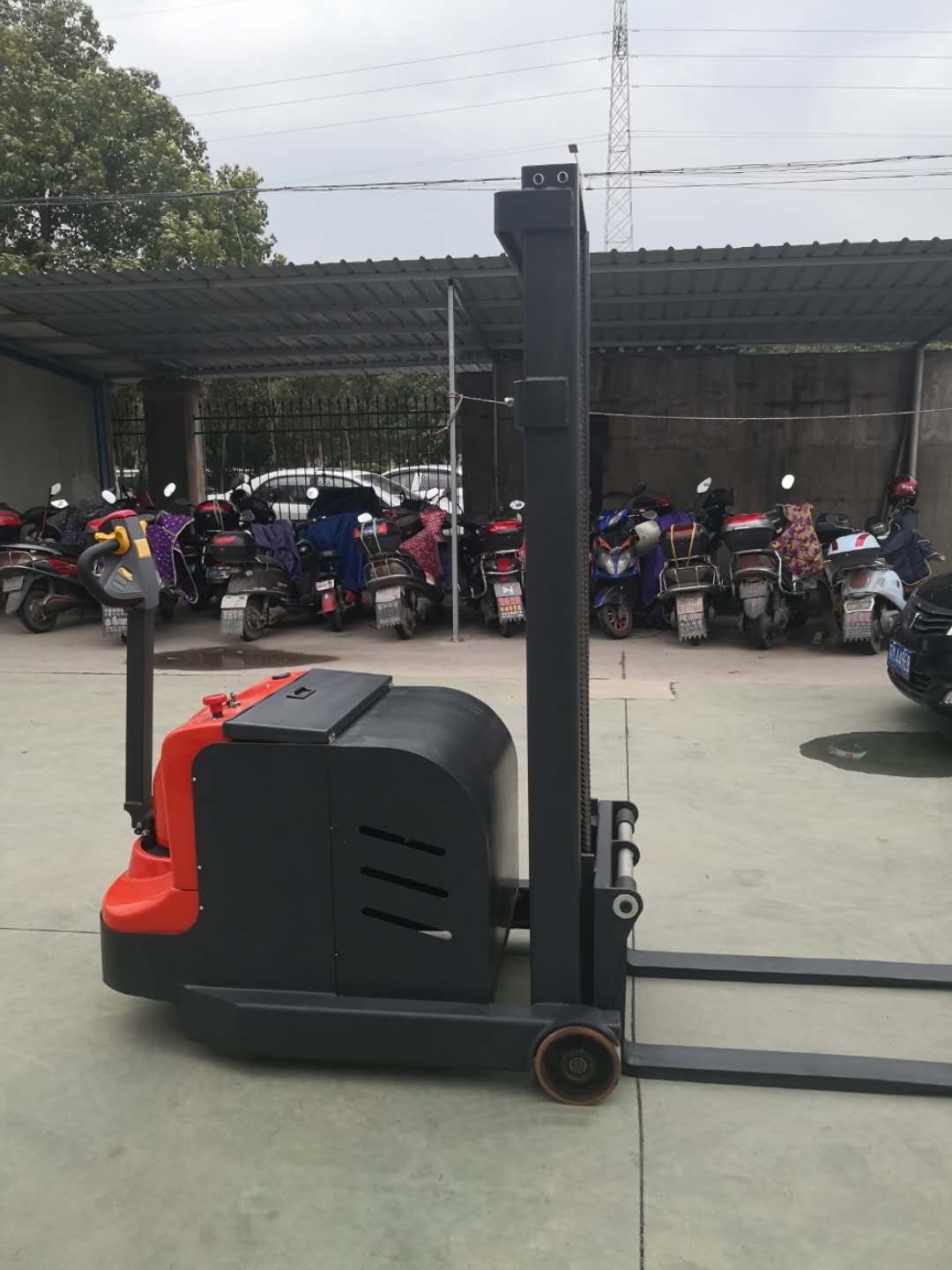 步行式全電動(dòng)無腿堆高車 全電動(dòng)堆高車