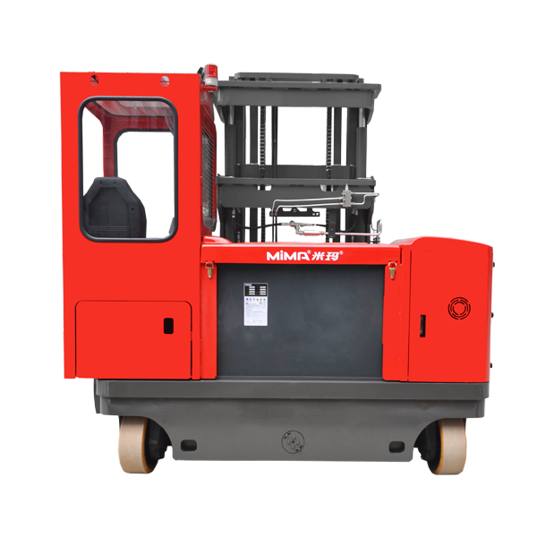 萬(wàn)向叉車具備多向行駛和原地回轉(zhuǎn)功能 叉取長(zhǎng)條型的貨物的搬運(yùn)能手