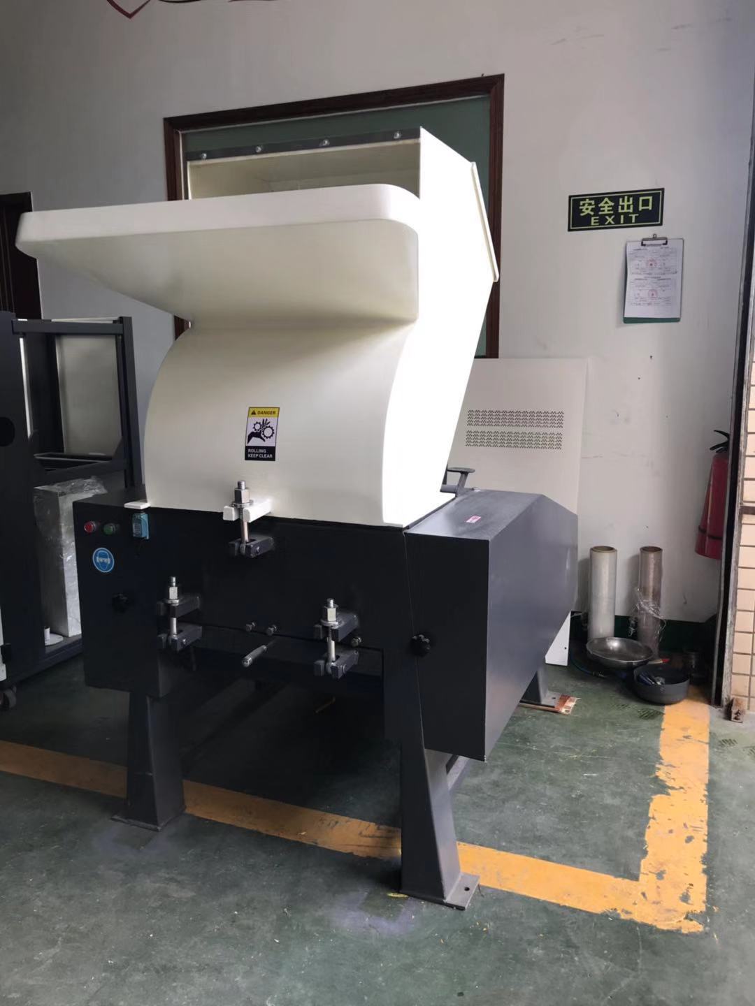 北京600塑料粉碎機(jī)強(qiáng)力塑膠粉碎機(jī)PVC，尼龍，橡膠粉碎機(jī)廠家批發(fā)