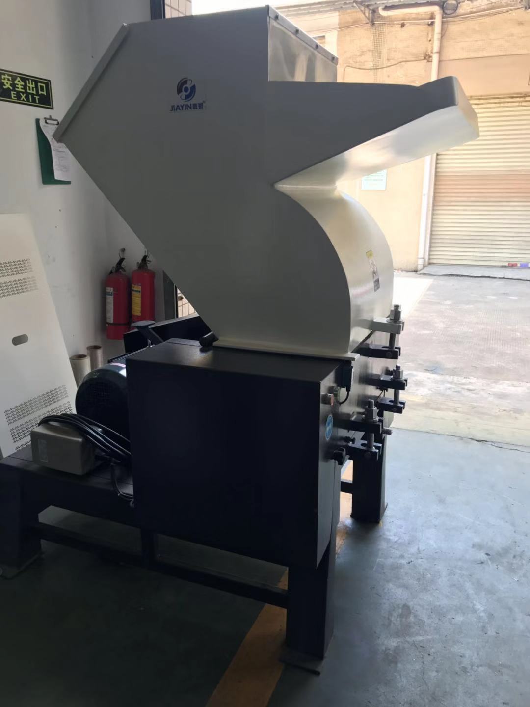 北京600塑料粉碎機(jī)強(qiáng)力塑膠粉碎機(jī)PVC，尼龍，橡膠粉碎機(jī)廠家批發(fā)