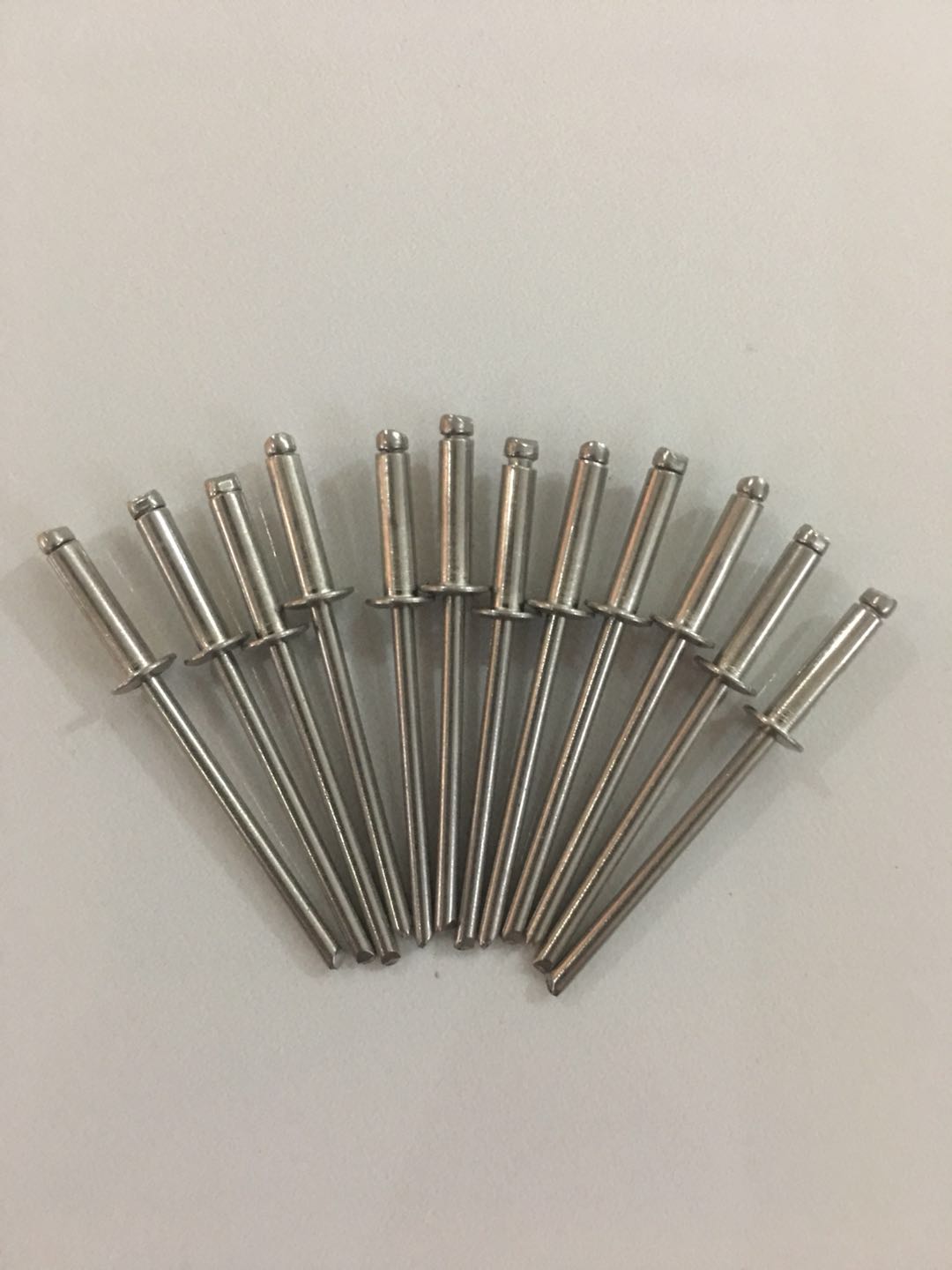 供應(yīng)全304不銹鋼開(kāi)口型圓頭抽芯鉚釘3.0全系列現(xiàn)貨供應(yīng) 304不銹鋼 304不銹鋼抽芯鉚釘開(kāi)口型封閉型