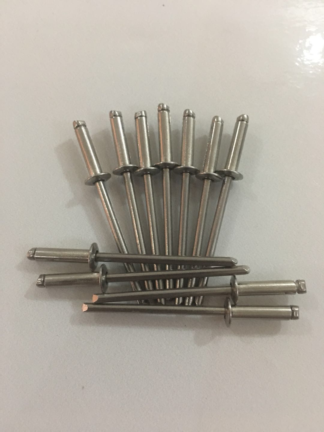 供應(yīng)全304不銹鋼開(kāi)口型圓頭抽芯鉚釘3.0全系列現(xiàn)貨供應(yīng) 304不銹鋼 304不銹鋼抽芯鉚釘開(kāi)口型封閉型